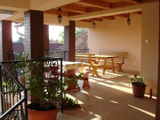 Mediterran Apartman Es Vendeghaz Hajdúszoboszló Exterior foto