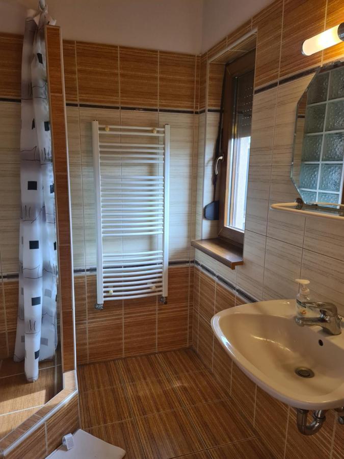 Mediterran Apartman Es Vendeghaz Hajdúszoboszló Exterior foto