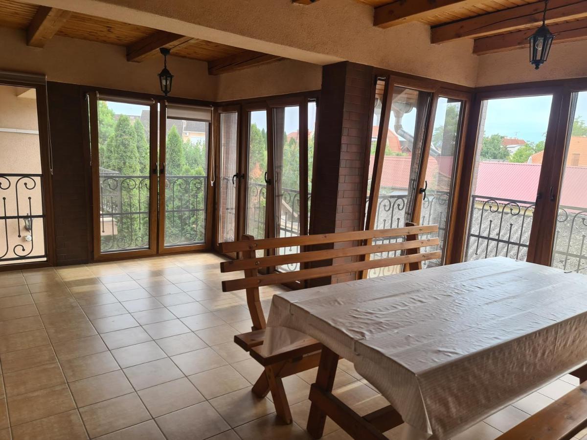 Mediterran Apartman Es Vendeghaz Hajdúszoboszló Exterior foto