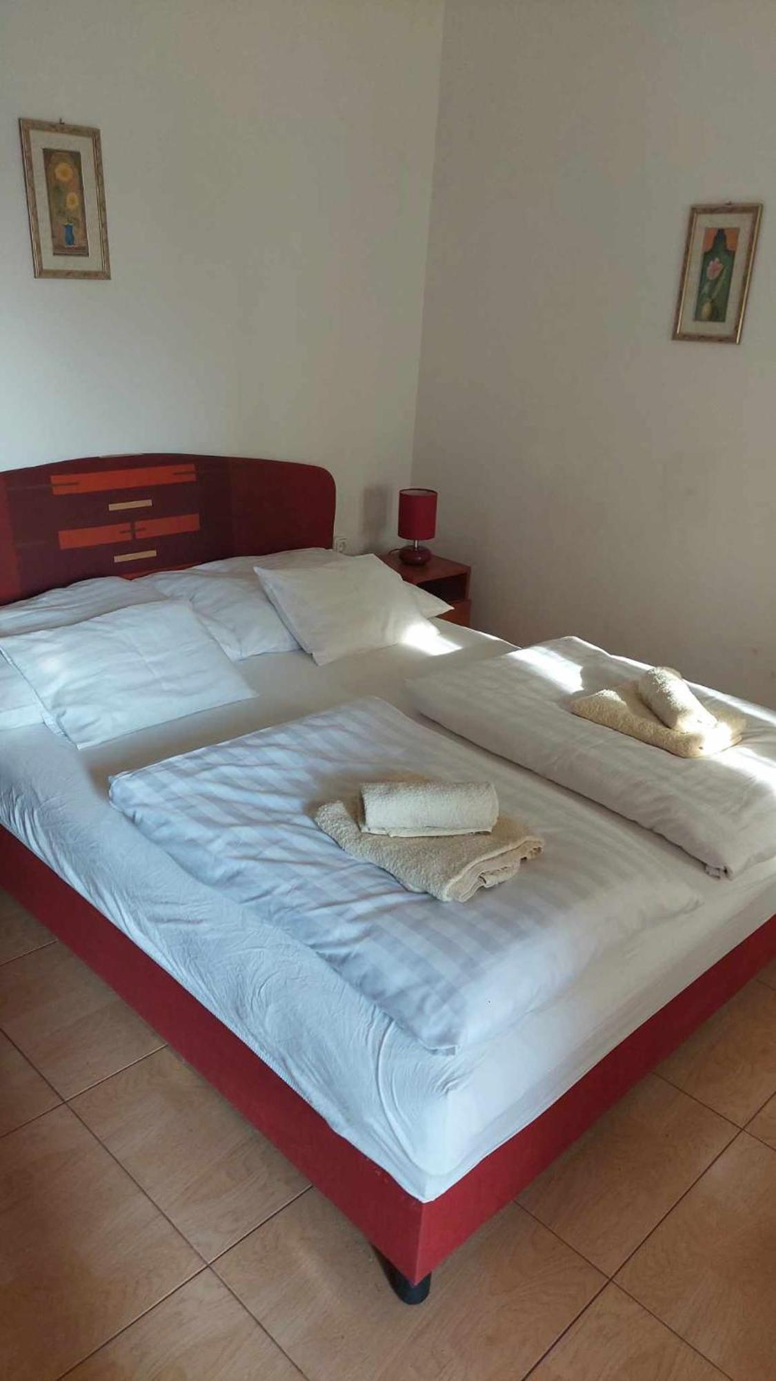 Mediterran Apartman Es Vendeghaz Hajdúszoboszló Exterior foto