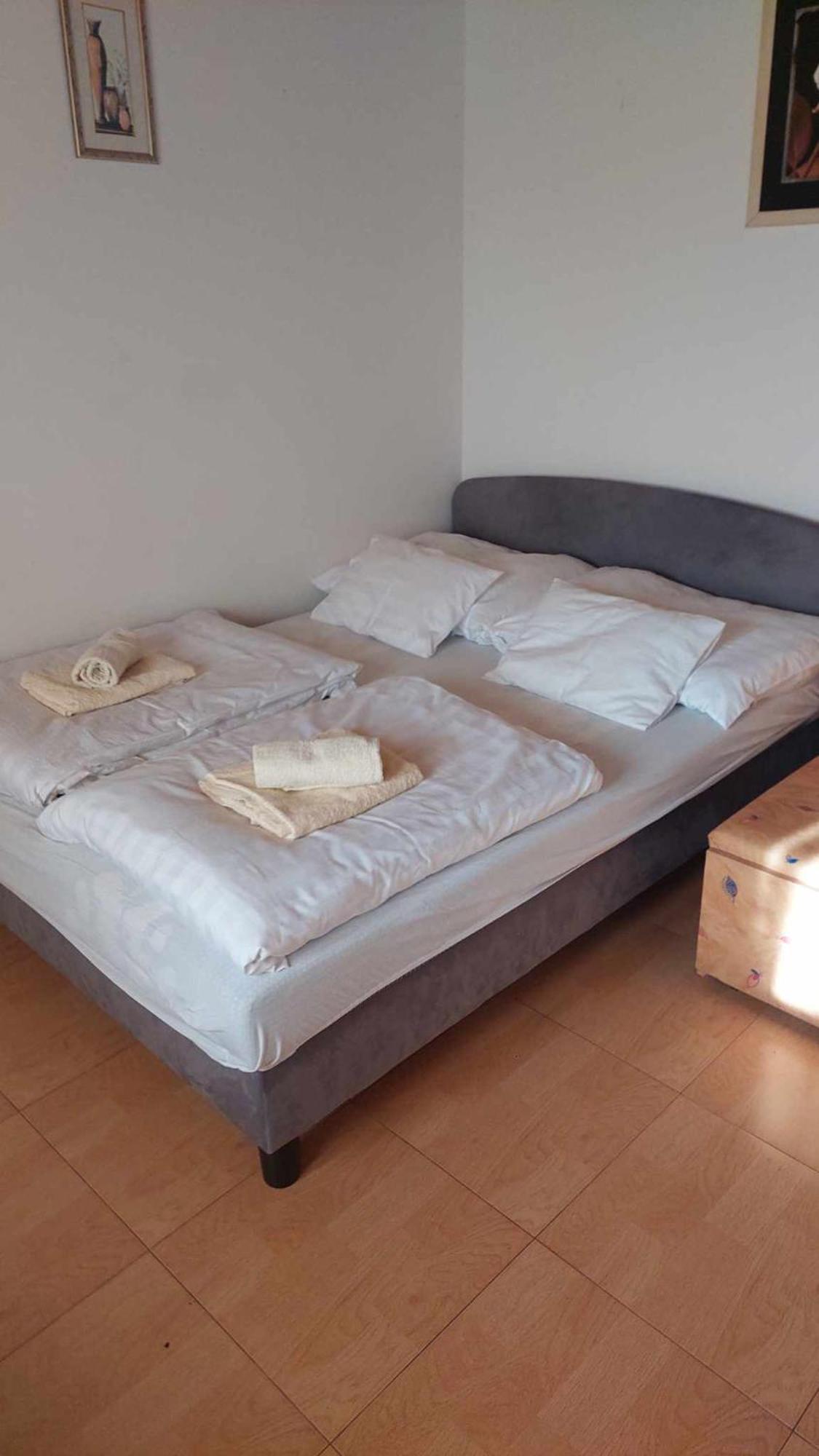 Mediterran Apartman Es Vendeghaz Hajdúszoboszló Exterior foto
